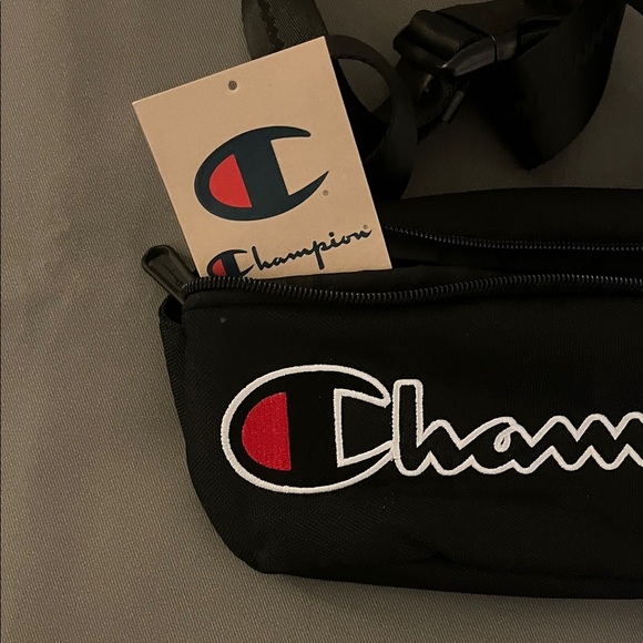 Champion Fanny Pack Belt Bag Black Embroidered Logo Adjustable Strap - Picture 2 of 6
